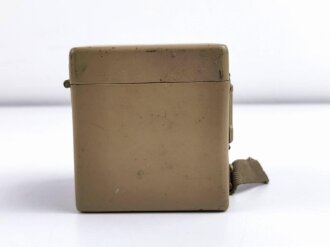 Batteriekasten ( Behälter für Stromquelle ) für diverse Optiken der Wehrmacht, Originallack