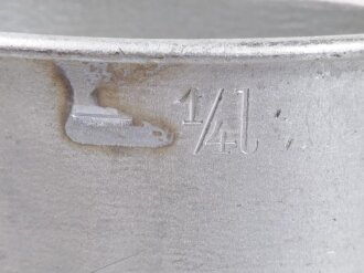 Trinkbecher aus der Zeit des 2.Weltkrieg. Aluminium, Eigentumstück