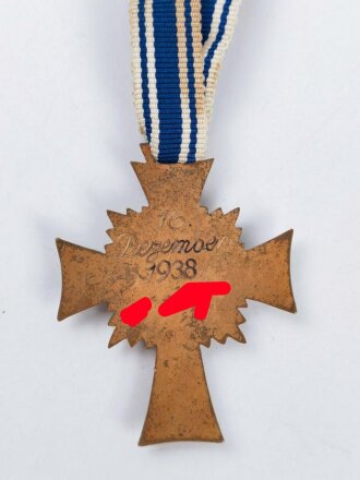 Ehrenkreuz der deutschen Mutter in bronze , guter Zustand, am Band