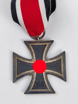 Eisernes Kreuz 2. Klasse 1939 mit Hersteller 123 im Bandring für " Beck, Hassinger & Co, Straßburg" sehr seltene Variante / Hakenkreuz mit voller Schwärzung, an langem Band