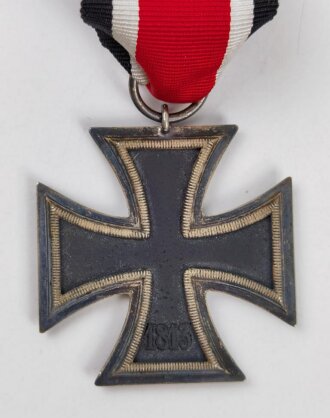 Eisernes Kreuz 2. Klasse 1939 mit Hersteller 123 im Bandring für " Beck, Hassinger & Co, Straßburg" sehr seltene Variante / Hakenkreuz mit voller Schwärzung, an langem Band