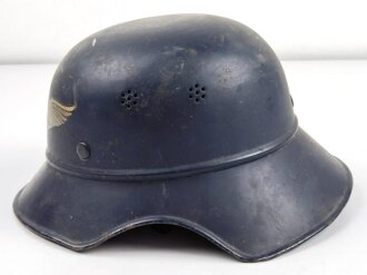 Stahlhelm Luftschutz. Originallack, ungereinigt, Das Abzeichen vollständig.