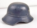 Stahlhelm Luftschutz. Originallack, ungereinigt, Das Abzeichen vollständig.