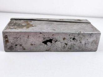 Gurtkasten / Patronenkasten Wehrmacht für MG Munition gegurtet. Ausführung in Aluminium, Originallack, datiert 1938, im Boden Löcher