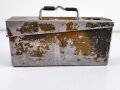 Gurtkasten / Patronenkasten Wehrmacht für MG Munition gegurtet. Ausführung in Aluminium, Originallack, datiert 1938, im Boden Löcher