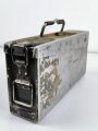 Gurtkasten / Patronenkasten Wehrmacht für MG Munition gegurtet. Ausführung in Aluminium, Originallack, datiert 1938, im Boden Löcher