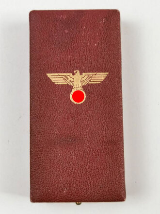 Medaille zur Erinnerung an den 1. Oktober 1938 (Anschluss Sudetenland), am Band mit Tragenadel. Im Etui, bei diesem ist das Deckelinlay lose