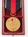 Medaille zur Erinnerung an den 1. Oktober 1938 (Anschluss Sudetenland), am Band mit Tragenadel. Im Etui, bei diesem ist das Deckelinlay lose