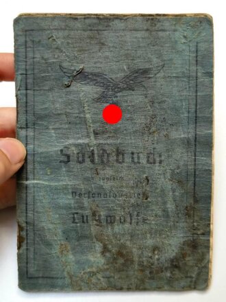 Soldbuch Luftwaffe, ausgestellt am 26.März 1945 bei...