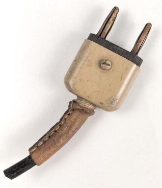 Zweipoliger Stecker Wehrmacht, sandfarbener Originallack