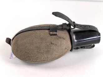 Feldflasche Wehrmacht, spätes Stück, Leder angetrocknet