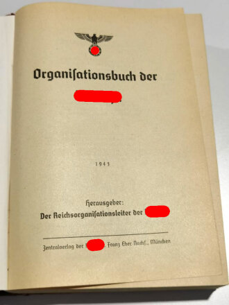 "Organisationsbuch der NSDAP", datiert 1943, 596 Seiten, stark gebraucht, Buchrücken lose