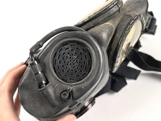 U.S. Army 1969 dated gas mask M17A1, uncleaned