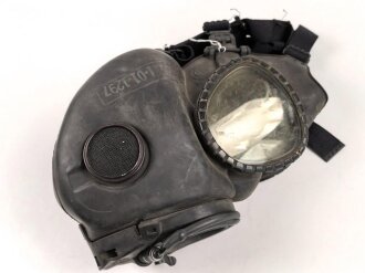 U.S. Army 1969 dated gas mask M17A1, uncleaned