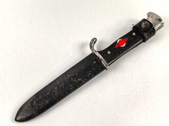 Fahrtenmesser für Angehörige der Hitlerjugend. Frühes Stück mit Devise, Hersteller Anton Wingen. Die Klinge alt zur " Bowie" Klinge geschliffen, das Griffemblem neuzeitlich ergänzt. Ungereinigtes Stück