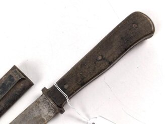 Kampfmesser / Stiefelmesser Wehrmacht. Ohne Hersteller, Klinge alt beschliffen, Scheide Originallack