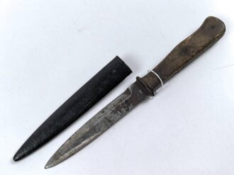 Kampfmesser / Stiefelmesser Wehrmacht. Ohne Hersteller, Scheide alt überlackiert