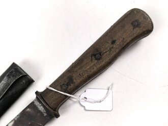 Kampfmesser / Stiefelmesser Wehrmacht. Ohne Hersteller, Scheide alt überlackiert