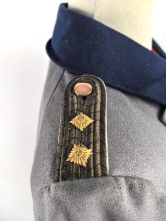 Preussen, Mantel für einen Rittmeister im 1. Garde Ulanen Regiment . Eigentumststück in gutem Gesamtzustand