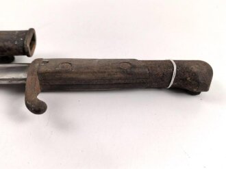 1.Weltkrieg/Griechenland, Ersatzseitengewehr 98/03, sogenanntes griechisches Messer Modell 1903/14, vorwiegend wohl in Bayern geführt, Hersteller Simson & Co  Suhl, ungereinigtes Stück, die Lederscheide trocken aber nicht geschrumpft