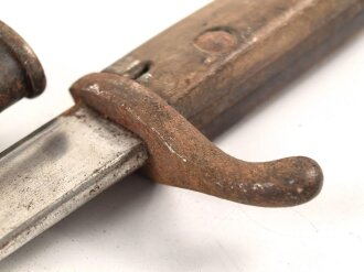 1.Weltkrieg/Griechenland, Ersatzseitengewehr 98/03, sogenanntes griechisches Messer Modell 1903/14, vorwiegend wohl in Bayern geführt, Hersteller Simson & Co  Suhl, ungereinigtes Stück, die Lederscheide trocken aber nicht geschrumpft