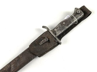 1.Weltkrieg, Ersatzseitengewehr mit Stahlblechscheide. gereinigtes Stück an defektem Koppelschuh. Gesamtlänge 51,5cm