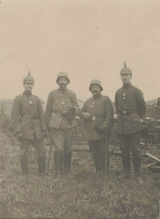 1. Weltkrieg, Gruppenfoto  feldgraue Träger Eisernes Kreuz 2. Klasse