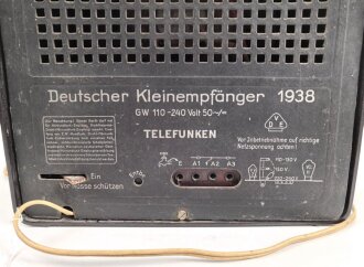 Deutscher Kleinempfänger 1938, Hersteller Telefunken. Guter Gesdamtzustand, Kabel und Stecker neuzeitlich, Funktion nicht geprüft