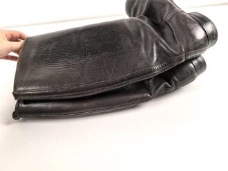 Paar Stiefel für einen Offizier der Luftwaffe. Dunkelbraunes Leder, Sohlenlänge 29,5cm, ungereinigtes Paar