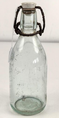 "Eigentum der Luftwaffe" Glasflasche mit Bügelverschluss, dieser Festgerostet