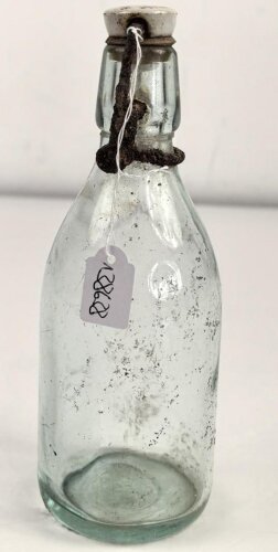 "Eigentum der Luftwaffe" Glasflasche mit Bügelverschluss, dieser Festgerostet