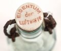 "Eigentum der Luftwaffe" Glasflasche mit Bügelverschluss, dieser Festgerostet