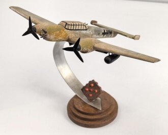 LuftwaffeTischdekoration, Flugzeug aus Holz, Originallack. Flügelspannweite 32,5cm