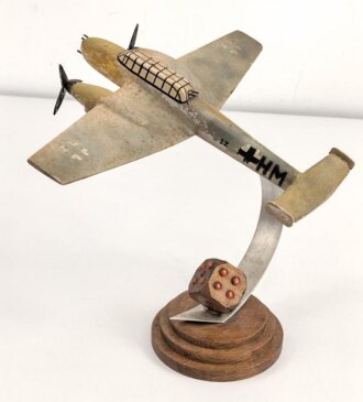 LuftwaffeTischdekoration, Flugzeug aus Holz, Originallack. Flügelspannweite 32,5cm