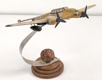 LuftwaffeTischdekoration, Flugzeug aus Holz, Originallack. Flügelspannweite 32,5cm