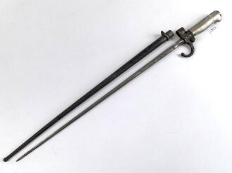 Frankreich, Epee Seitengewehr Modell 1886 Lebel. Klingenlänge 52cm. Weißmetallgriff mit Parierhaken