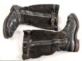 Luftwaffe, Paar Stiefel für fliegendes Personal.  Ausführung mit jeweils zwei Reissverschlüssen. Ungereinigtes Paar, Reissverschlüsse gängig, Innenfutter mottig. Neu besohlt, Sohlenlänge 30cm