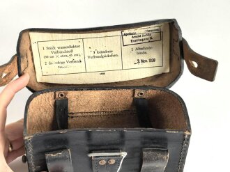 Koppeltasche für Sanitäter. Schwarzes Leder, datiert 1938