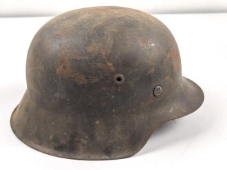 Heer, Stahlhelm Modell 1942, Hersteller NS 64. In allen Teilen Original, ungereinigter Scheunenfund