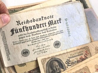 Stapel Geldscheine, Banknoten aus Sammlungsauflösung