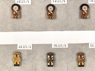 Deutschland nach 1945, Sammlung  Abzeichen zum Thema " Schießsport" , jeweils auf Karton befestigt