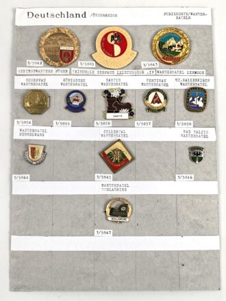 Deutschland nach 1945, Sammlung  Abzeichen zum Thema " Ferienorte, Wandernadeln" , jeweils auf Karton befestigt