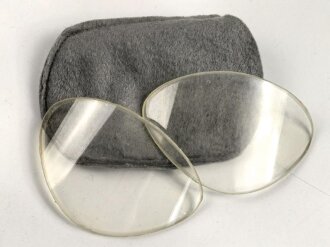 Paar Ersatzgläser für die Kradmelderbrille der Wehrmacht, gehört in der Hülle vorne in den Aufbewahrungskasten