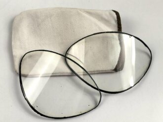 Paar Ersatzgläser für die Kradmelderbrille der Wehrmacht, gehört in der Hülle vorne in den Aufbewahrungskasten