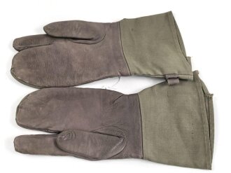 Paar Handschuhe für Kradmelder der Wehrmacht. Leicht getragenes Paar in Grösse 8 1/2, Hersteller aus Stuttgart, datiert 1941