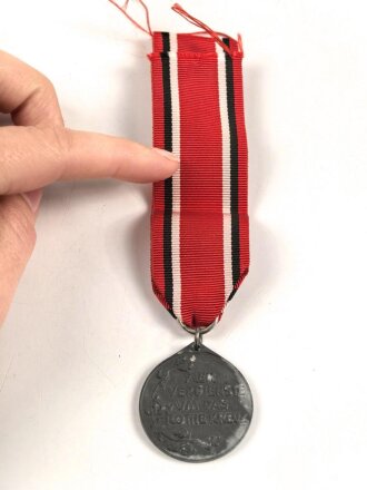 Preussen, Rot Kreuz Medaille 3.Klasse aus Kriegsmetall, an unrichtiger Öse und neuzeitlichem Band