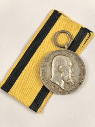 Württemberg Silberne Militärverdienstmedaille König Wilhelm II. 1892 - 1918, Bandabschnitt beiliegend