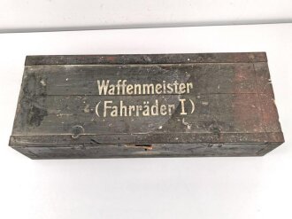 Kasten "Waffenmeister ( Fahrräder I) Wehrmacht.. Originallack, ungereinigtes Stück. Schloss vorne mittig mutwillig entfernt. " Göricke Werke Bielefeld"