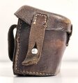 Koppeltasche für Sanitäter der Wehrmacht. Ungereinigtes Stück, datiert 1937, mit ursprünglich wohl nicht zugehörigem Inhalt