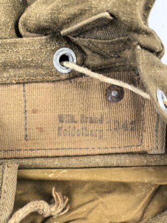 Tropenrucksack für Angehörige des Heeres datiert 1942. Leicht getragenes Stück, zwei Brotbeutelriemen als Trageriemen umfunktioniert